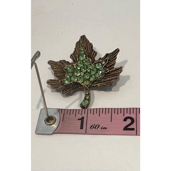 NEW Vintage Gold Bronze Maple Leaf Brooch Pin with Green CZ Rhinestones - Picture 5 of 6